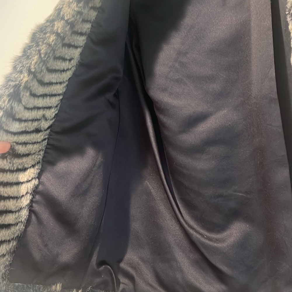 Beautiful jacket - Picture 3 of 7